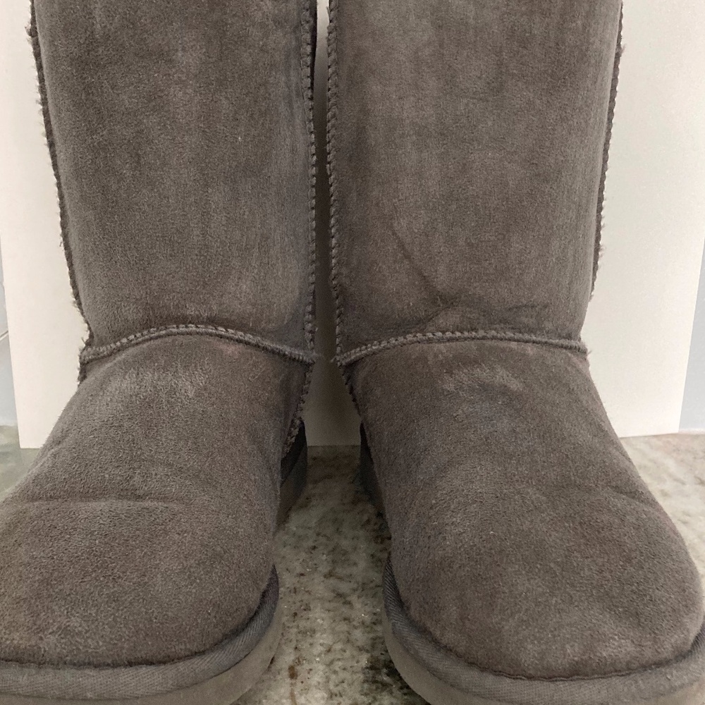 Uggs Classic ll Grey Size 8